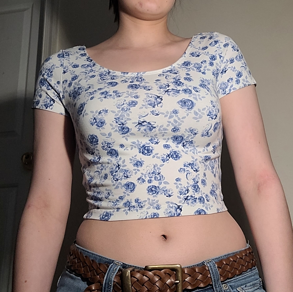 Divided Fitted Floral Crop Top